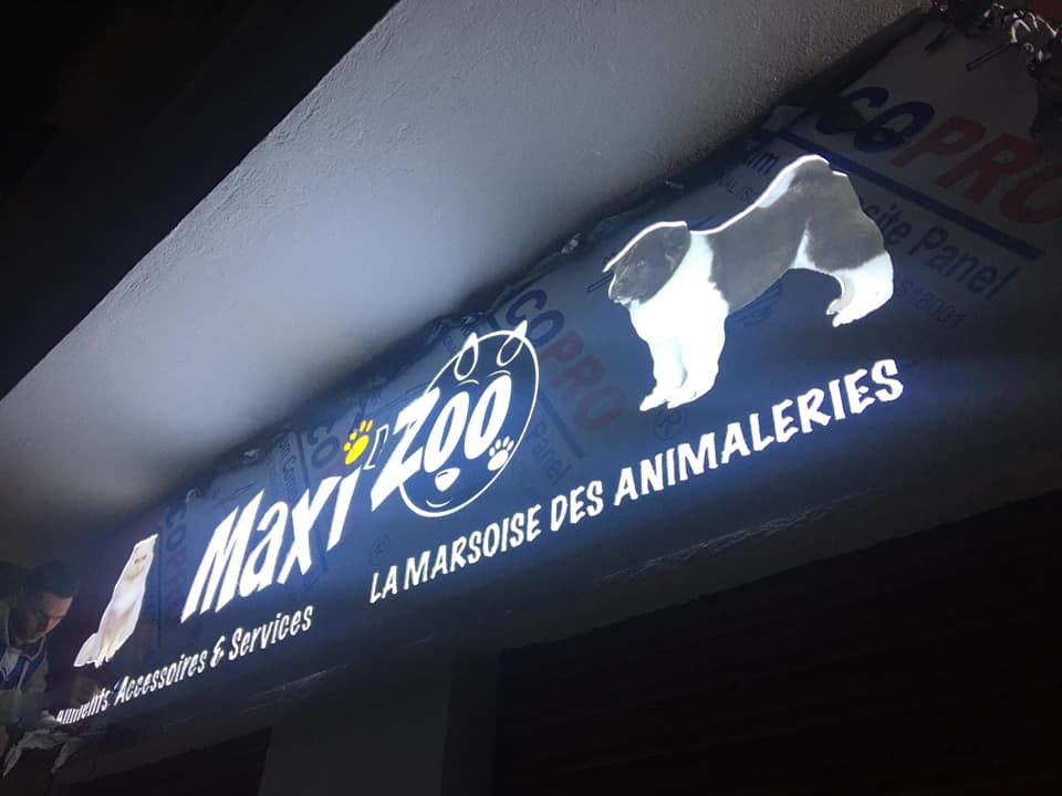 Habillage façade Panneau enseigne lumineuse animalerie marrakech
