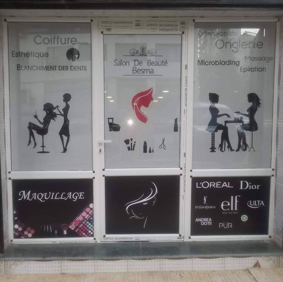 Habillage d'une vitrine en one way D'un salon de coiffure